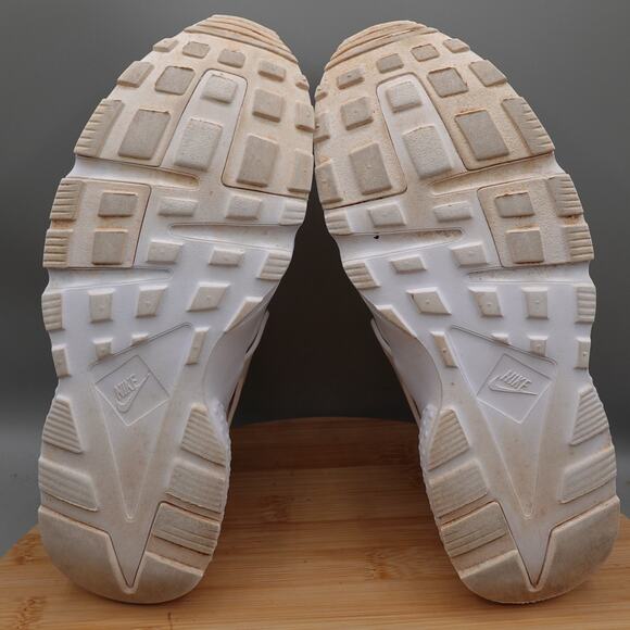 Nike 6Y Womens 7.5 Air Huarache Run GS White Pure Platinum 654275-110 Flaws - Picture 8 of 11
